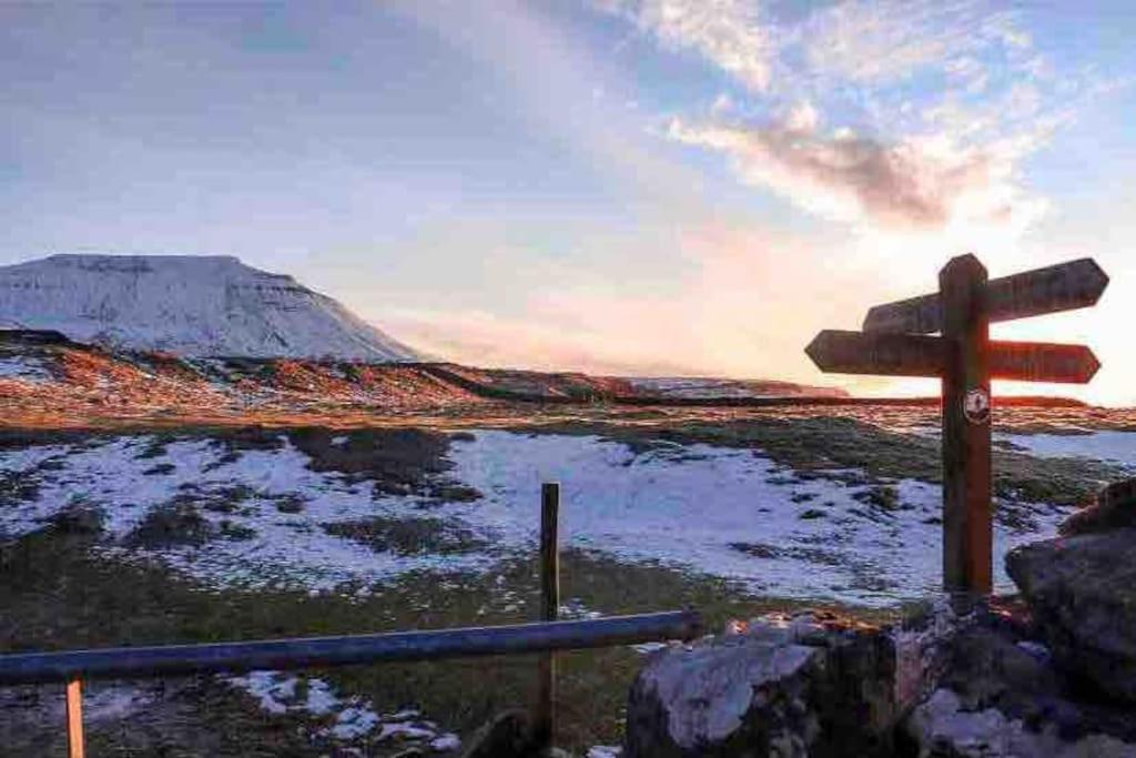 Ingledale Apartment, Ingleton, Yorkshire Dales National Park, Famous Three Peaks, Near The Lake District, Pets Are Welcome Ingleton  Exterior photo